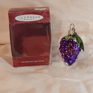 Hallmark Keepsake Ornament 2000 LI'L GRAPES Hand-Blown Glass Ornament in box